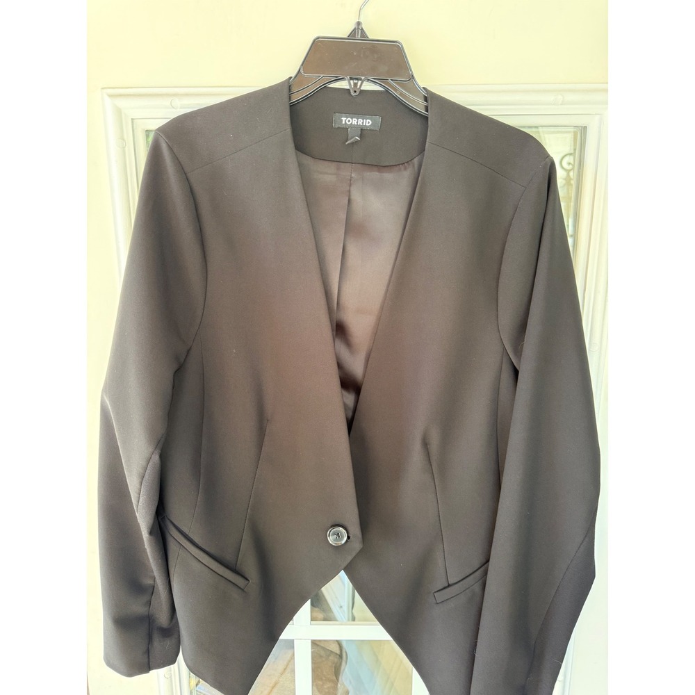 Torrid black crepe blazer collarless, open-front sz 2 interview outfit boss babe